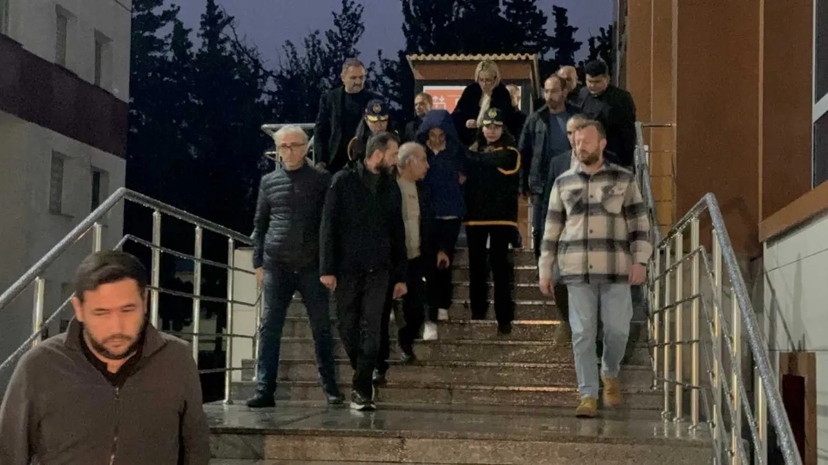 gullunun-kizi-tugyan-ulkem-gulterin-cezaevindeki-hali-ortaya-cikti-1779983397451.jpeg Güllü'yü öldürmekle suçlanan Tuğyan Ülkem Gülter tanınmaz halde! Cezaevindeki son hali ortaya çıktı-7