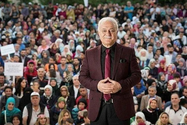 Kadınlar Cuma namazı kılmak zorunda mı? | Prof. Dr. Nihat Hatipoğlu cevapladı-6