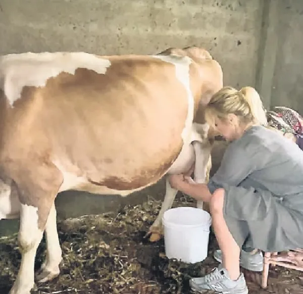 bade-iscil-ve-asli-gumuselden-memleketinin-guzelliklerini-unutanlara-ders-niteliginde-cevap-geldigin-topragi-1686514766682.jpeg Bade İşçil ve Aslı Gümüşel'den memleketinin güzelliklerini unutanlara ders niteliğinde cevap: "Geldiğin toprağı...-5