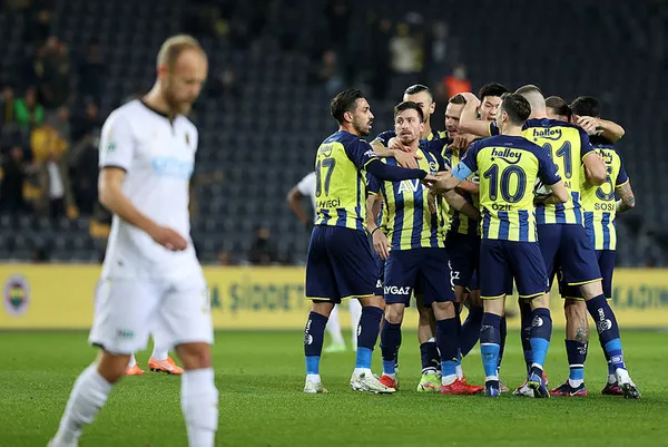 1649405514357.jpg Fenerbahçe 5 yıl sonra bir ilk peşinde! Galatasaray derbisi için geri sayım başladı-6