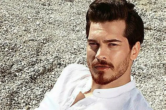 Çağatay Ulusoy'dan sevgilisi Duygu Sarışın’a doğum günü jesti! | Saklambaç haberleri