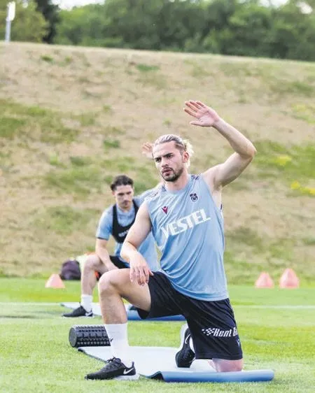 fenerbahceli-taraftarladan-joshua-king-tepkisi-1657066316729.jpeg Fenerbahçeli taraftarladan Joshua King tepkisi!-13