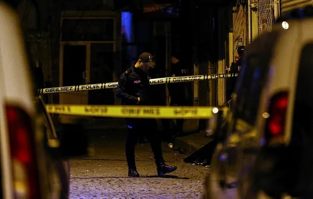 Son dakika: İstanbul Fatih'te şok! Pencereden düşen kişi öldü-1