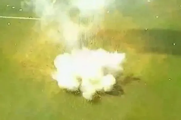 yok-boyle-mac-sahaya-el-bombasi-attilar-1647865034932.jpeg Yok böyle maç! Sahaya el bombası attılar-4