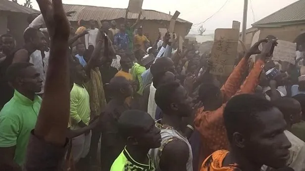 Nijerya’da silahlı çete okula saldırdı: Her taraftan kuşatıp 200 öğrenciyi kaçırdılar