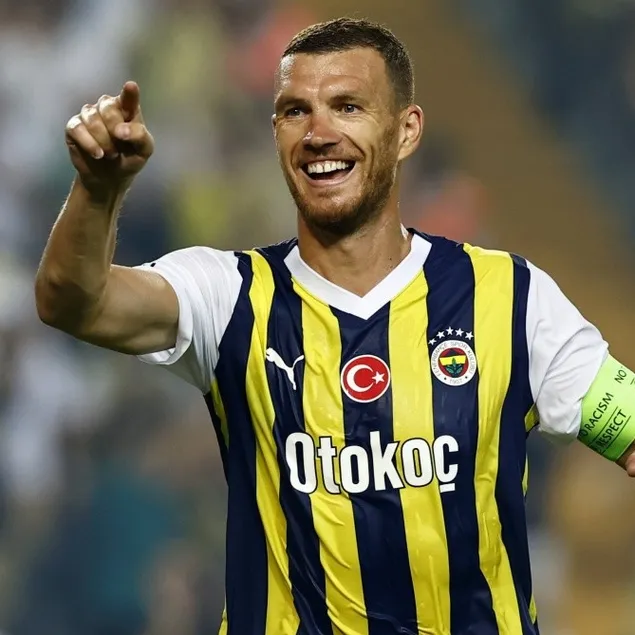 Dzeko Fiorentina ile imzaladı