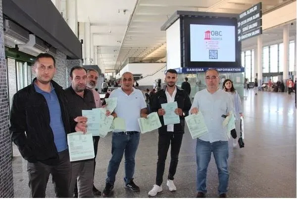 mansur-yavas-secim-hezimetinin-faturasini-vatandaslara-kesiyor-siz-nasil-cumhur-ittifakina-bilet-satarsiniz-1688842285277.jpeg CHP'li ABB Başkanı Mansur Yavaş seçim hezimetinin faturasını vatandaşlara kesiyor: Siz nasıl Cumhur İttifakı'na bilet satarsınız?-4