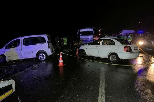 Gaziantep'te feci kaza! 2 ölü 10 yaralı