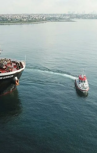 Zeytinburnu açıklarında kaza yapan gemiler havadan görüntülendi