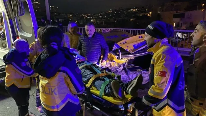 15-temmuz-sehitler-koprusunde-cift-yonlu-zincirleme-kazada-10-arac-birbirine-girdi-3-yarali-1705120209675.jpeg 15 Temmuz Şehitler Köprüsü'nde çift yönlü zincirleme kazada 10 araç birbirine girdi: 3 yaralı-3