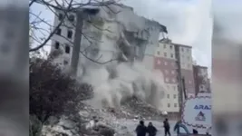 İstanbul'da facianın eşiğinden dönüldü! Yıkımı izlemek isteyen çocuklar 10 katlı binanın altında kalıyorlardı!