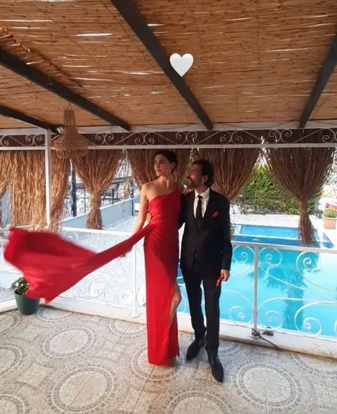 Sevcan Yaşar müzisyen sevgilisi İrsel Çivit'le nişanlandı kırmızı elbisesiyle hayran bıraktı: "Kırmızı sana çok yakışıyor"-5