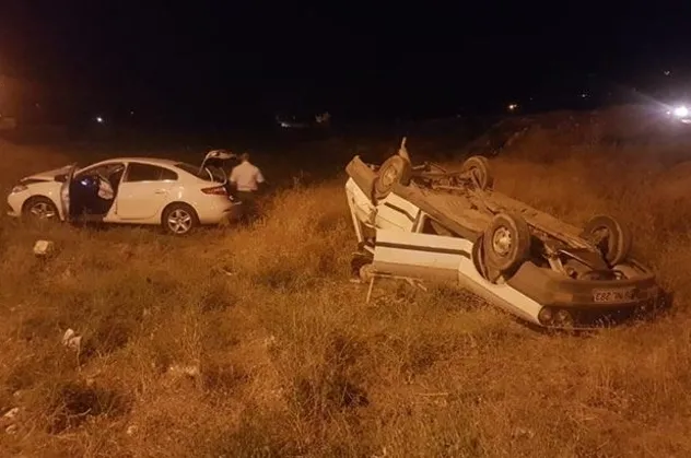 Sivas'ta iki otomobil çarpıştı: 8 yaralı