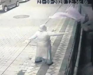 Türk bayrağına çirkin saldırı