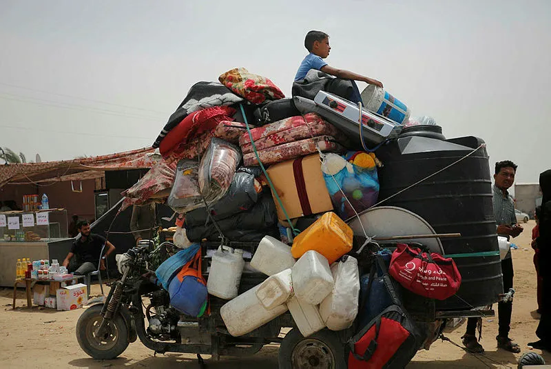 İsrail ordusu yine mülteci kamplarını bombaladı: El-Bureyc ve El-Megazi kuşatma altında: 15 Filistinli öldü!-4