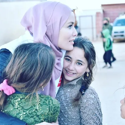 Gamze Özçelik’ten Gazze’de yetimlere destek:  En ağır yükü de en küçük omuzlar taşıyor