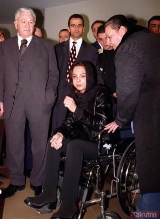 Ebru Gündeş’ten “güzel yürekli” dediği Armağan Çağlayan’a tam destek! Sarıp sarmalayıp paylaştı: “Yıllardır beyninde 3 tane klipsle...” - 20