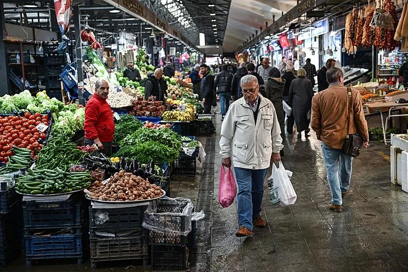 Boykot çağrısı sokakta karşılık bulmadı. (AA)