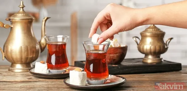 Nasıl Hazırlanır? Bu Yöntemi Denemek İçin Tek Yapmanız Gereken Demlikteki Çayın Üzerine Bir Adet Tarçın Çubuğu Eklemek. Çayın Demlenme Süresi Boyunca Tarçın...