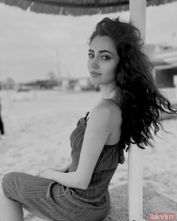 Bir Zamanlar Çukurova’nın Gülten’iydi! Selin Genç kırmızılar içinde paylaştı! Süper minisiyle uzaklara daldı! Ortalığı kasıp kavurdu - 20