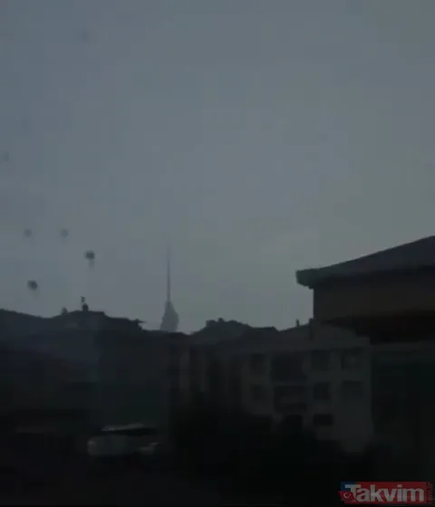 İstanbul'da Çamlıca Kulesi'ne yıldırım düştüğü anlar kamerada - 1