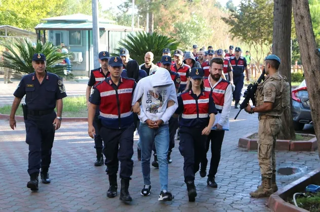 Antalya'da torbacılara operasyon! Kemer narkoda 10 gözaltı