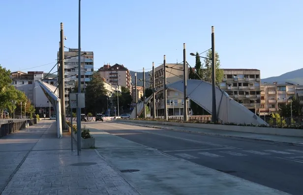 Kosova-Sırbistan gerginliği sonrası Mitrovica'da sessizlik hakim! Karar 1 ay ertelendi-7