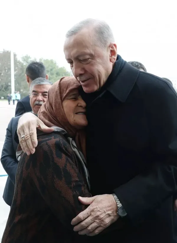 guzum-teyzenin-baskan-erdogan-sevgisi-yurekleri-isitti-1678876922053.jpeg Guzum teyzenin Başkan Erdoğan sevgisi yürekleri ısıttı!-5