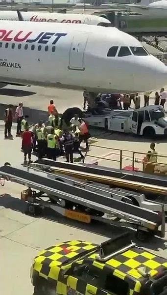 Sabiha Gökçen Havalimanı'nda yürekleri ağza getiren anlar: Aprona izinsiz giren iki kişi gözaltına alındı-4