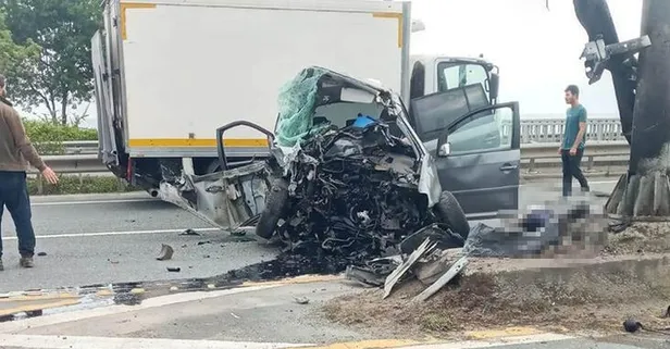 Trabzon'da otomobil bariyere çarptı! 2 ölü, 4 yaralı