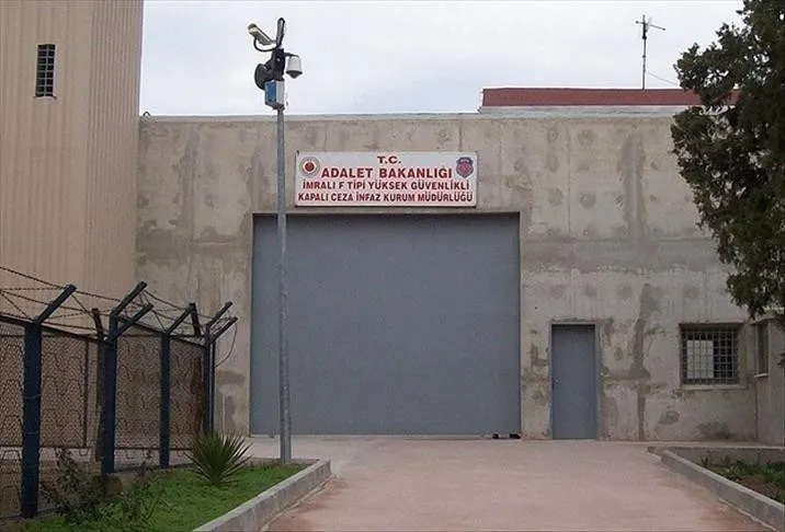 komisyon-imrali-gundemiyle-toplaniyor-abdullah-ocalan-ile-gorusme-ne-zaman-nasil-olacak-1763706995301.jpeg Komisyondan "İmralı vizesi" çıktı! Abdullah Öcalan ile görüşme ne zaman? AK Parti'den gidecek isim belli oldu-9