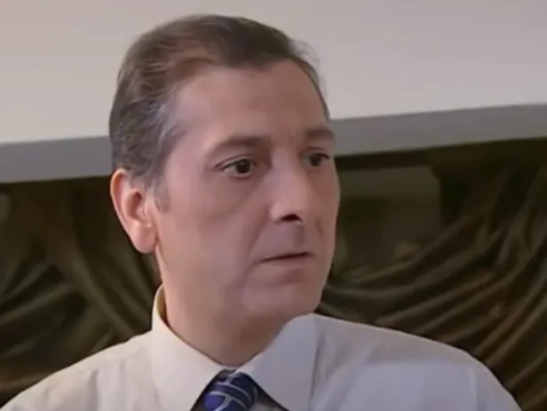 kurtlar-vadisinde-konseyin-en-can-alici-isimlerinden-birisiydi-ramoya-tufan-gibi-geliyor-sapkanin-ardindaki-kisi-1612160830480.jpg Kurtlar Vadisi'nde konseyin en can alıcı isimlerinden birisiydi! Ramo'ya tufan gibi geliyor! Şapkanın ardındaki kişi...-11