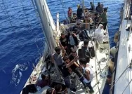 Yunan sahil güvenlik kovdu Türkiye kurtardı! Muğlada Türk kara sularına itilen 63 sığınmacı kurtarıldı