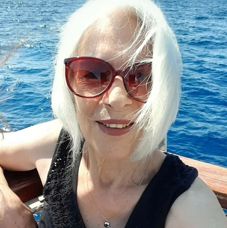 manisada-dehset-ercan-ozer-esi-emine-ozerin-bogazini-kesti-1771069099131.jpeg Manisa'da dehşet: Ercan Özer eşi Emine Özer'in boğazını kesti-3