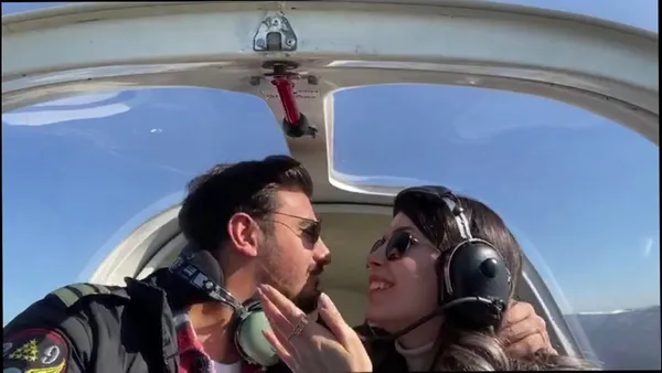 bursada-ucak-kazasinda-olmustu-pilot-furkan-otkumun-ucakta-evlilik-teklifi-ettigi-goruntuler-cikti-1651226727486.jpg