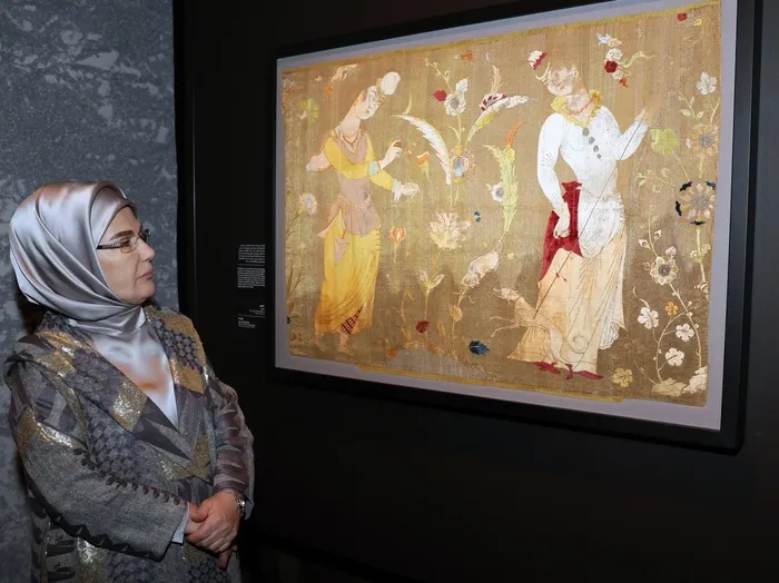 emine-erdogandan-katarda-islam-sanatlari-muzesine-ziyaret-1701716789573.jpeg