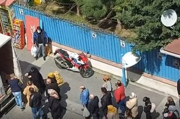 CHP'li Şişli Belediyesi çuval çuval patates dağıttı! Kılıçdaroğlu duymasın...