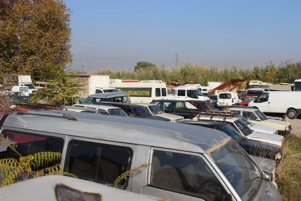 manisada-yediemin-deposunda-curumeye-terk-edilen-araclarin-toplam-piyasa-degeri-20-milyon-lirayi-buluyor-1606460716577.jpg Manisa'da yediemin deposunda çürümeye terk edilen araçların toplam piyasa değeri 20 milyon lirayı buluyor-4