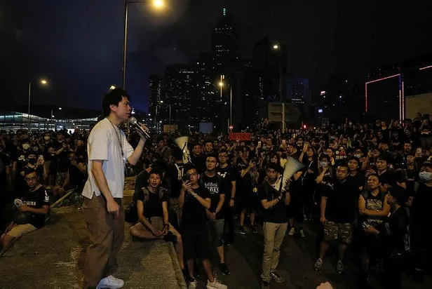 Hong Kong'da gösteriler devam ediyor! 2 milyon kişiyle gözdağı-2
