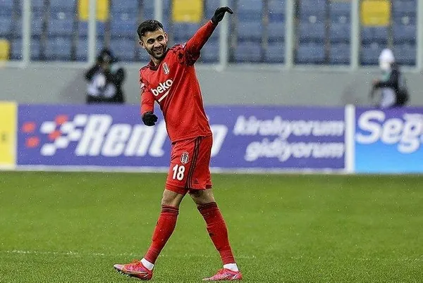 Beşiktaş'ın yıldızı Rachid Ghezzal'ın rotası Galatasaray'a mı döndü? Kartal emojisini kaldırdı-10