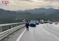 Tır uçuruma yuvarlandı: 2 ölü