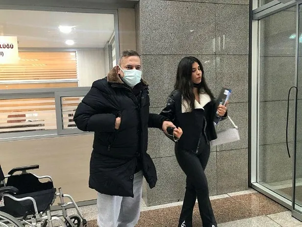 ece-ronay-acti-agzini-yumdu-gozunu-mehmet-ali-erbile-kendi-kizi-benden-1640030431683.jpeg Ece Ronay açtı ağzını yumdu gözünü! Mehmet Ali Erbil'e "Kendi kızı benden..."-4