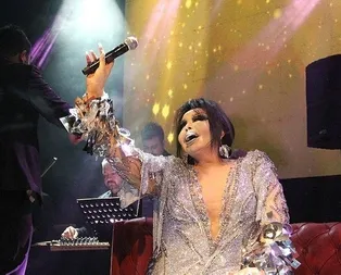 Bülent Ersoy hastaneye kaldırıldı