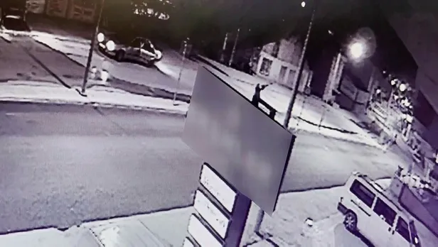 karabukte-korku-dolu-anlar-pompali-tufekle-eve-ates-acti-1635617001700.jpeg Karabük'te korku dolu anlar! Pompalı tüfekle eve ateş açtı...-2