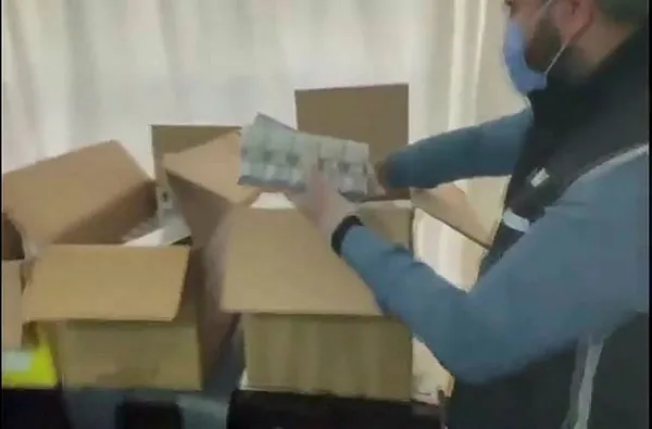 İstanbul Küçükmekmece'de otobüs firmasına kaçak sigara operasyonu-3