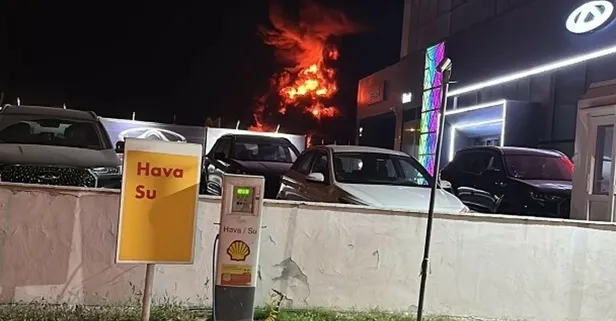İzmir'de akaryakıt istasyonunun yanı başında yangın!
