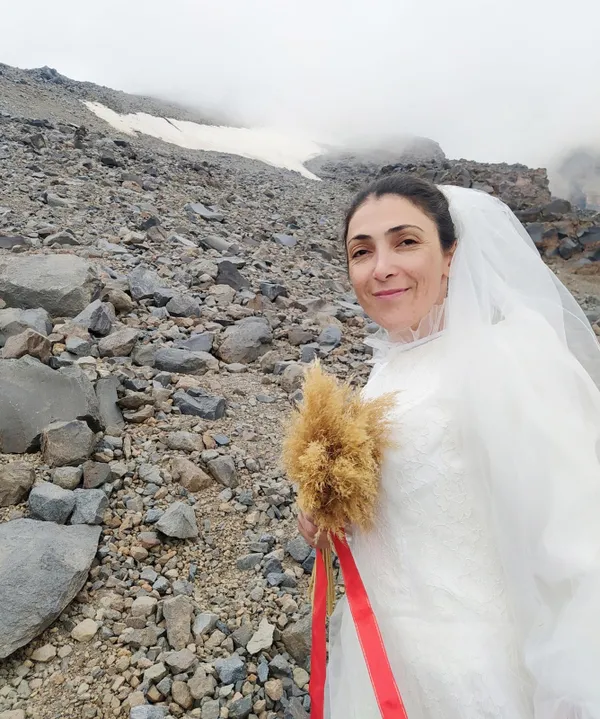 agri-dagiyla-evlendi-nedeni-kadina-ve-cocuga-karsi-siddete-dikkat-cekmek-1627391980775.jpg Ağrı Dağı'yla evlendi! Nedeni kadına ve çocuğa karşı şiddete dikkat çekmek-3