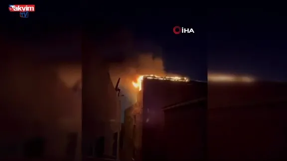Küçükçekmece’de korkutan çatı yangını
