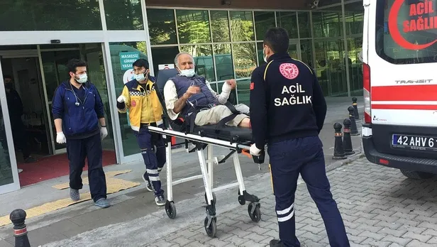 makine-kontrolden-cikti-odun-kesmek-isterken-kolunu-kesti-1639407190090.jpeg Makine kontrolden çıktı! Odun kesmek isterken kolunu kesti-2