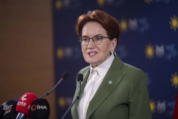 meral-aksener-masayi-devirdi-chp-cephesi-ofke-kustu-siyasetci-fondas-gazetecisi-sanatcisi-siraya-girdi-1677849977587.jpg Meral Akşener masayı devirdi! CHP cephesi öfke kustu: Siyasetçi, fondaş gazetecisi, sanatçısı sıraya girdi-2